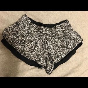 LULULEMON REVERSIBLE SHORTS